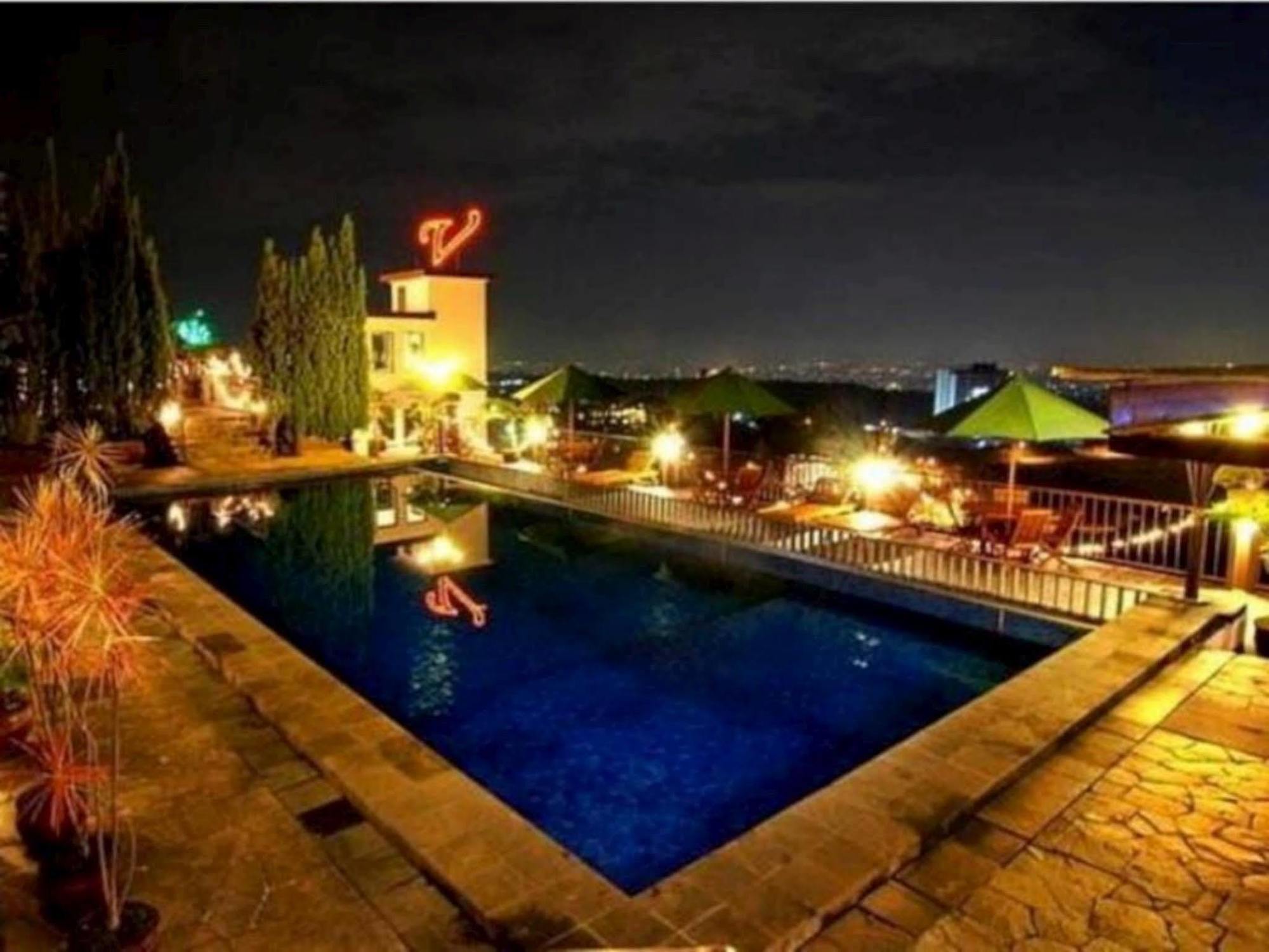 The Valley Resort Hotel Cimenyan Esterno foto